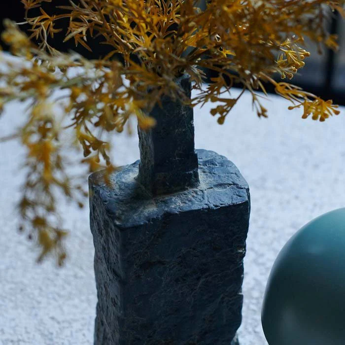 Erlan Porcelain Vase - Image 2