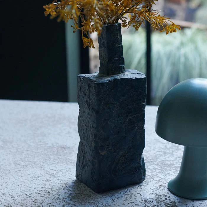 Erlan Porcelain Vase - Image 3