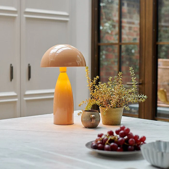 Leoma Metal Table Lamp, Blush