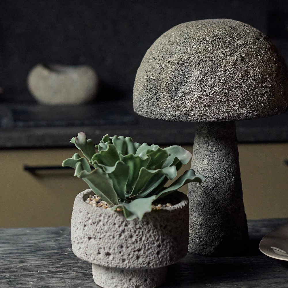 Pluto Concrete Table Lamp - Image 3